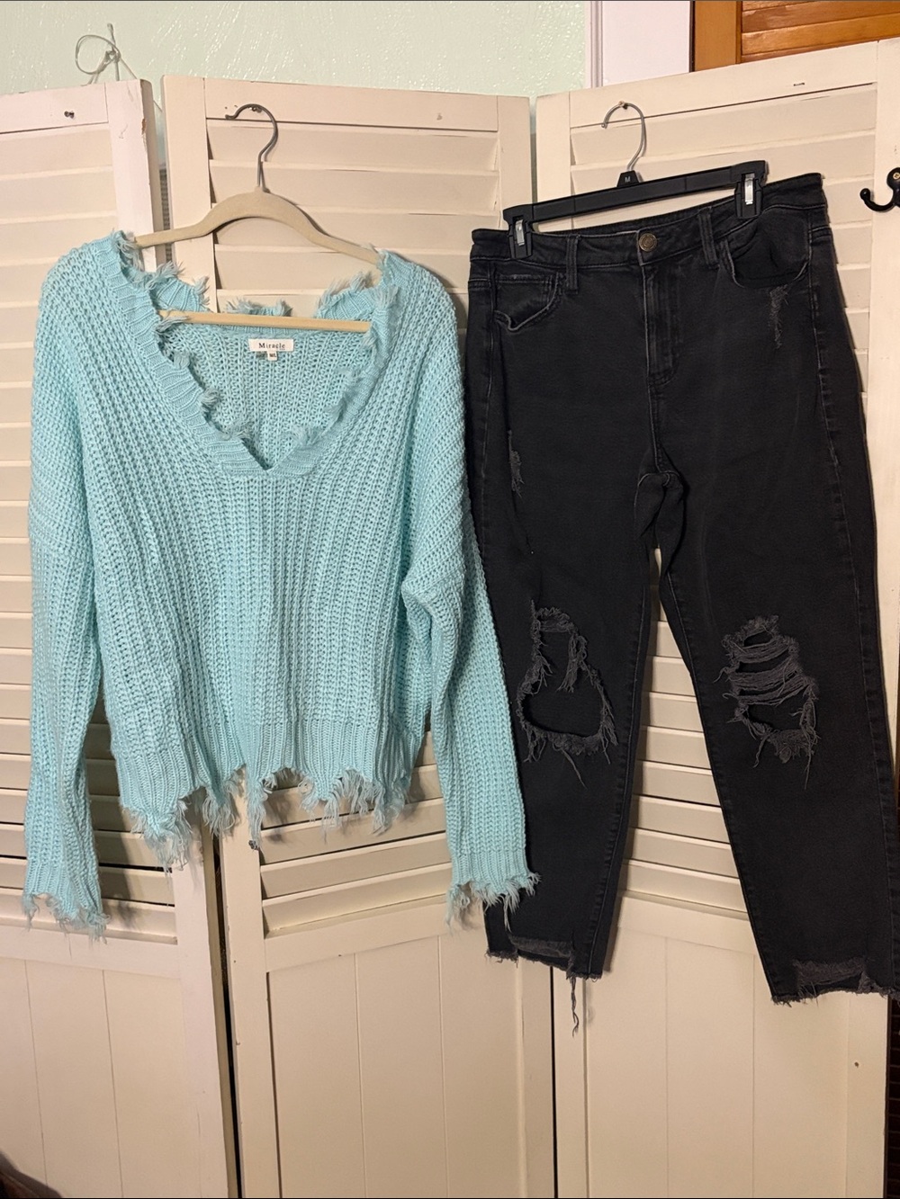 Two piece outfit including S.O. black jeans and a Miracle oversized sweater